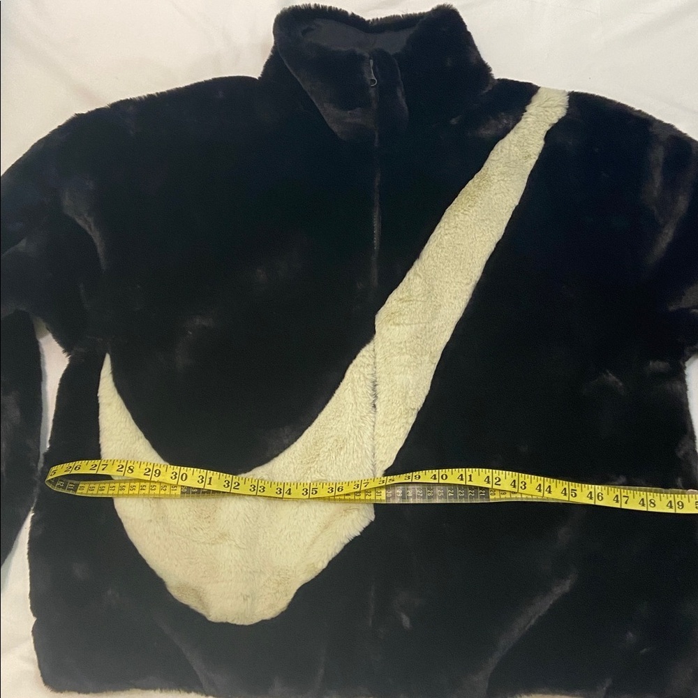 Nike Women’s Sport Wear,Black And Fossil,Swoosh Logo,Faux FurJacket.Size-Medium. - Picture 8 of 15